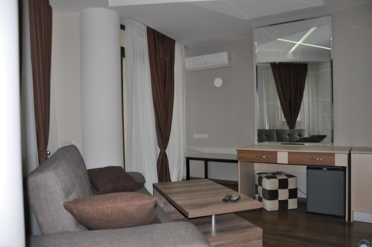 All Seasons Hotel On Freedom Square Тбилиси Экстерьер фото