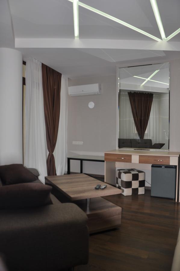 All Seasons Hotel On Freedom Square Тбилиси Экстерьер фото