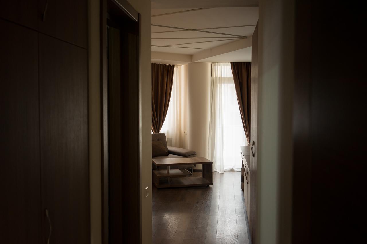 All Seasons Hotel On Freedom Square Тбилиси Экстерьер фото
