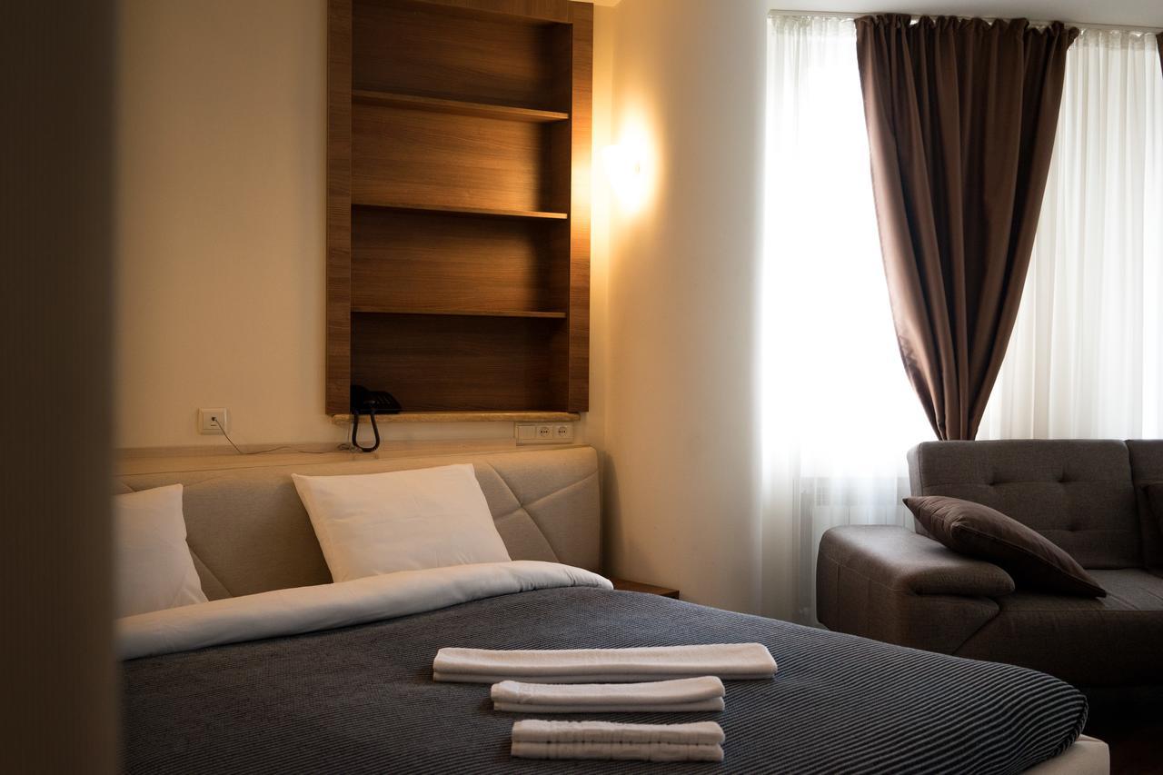 All Seasons Hotel On Freedom Square Тбилиси Экстерьер фото